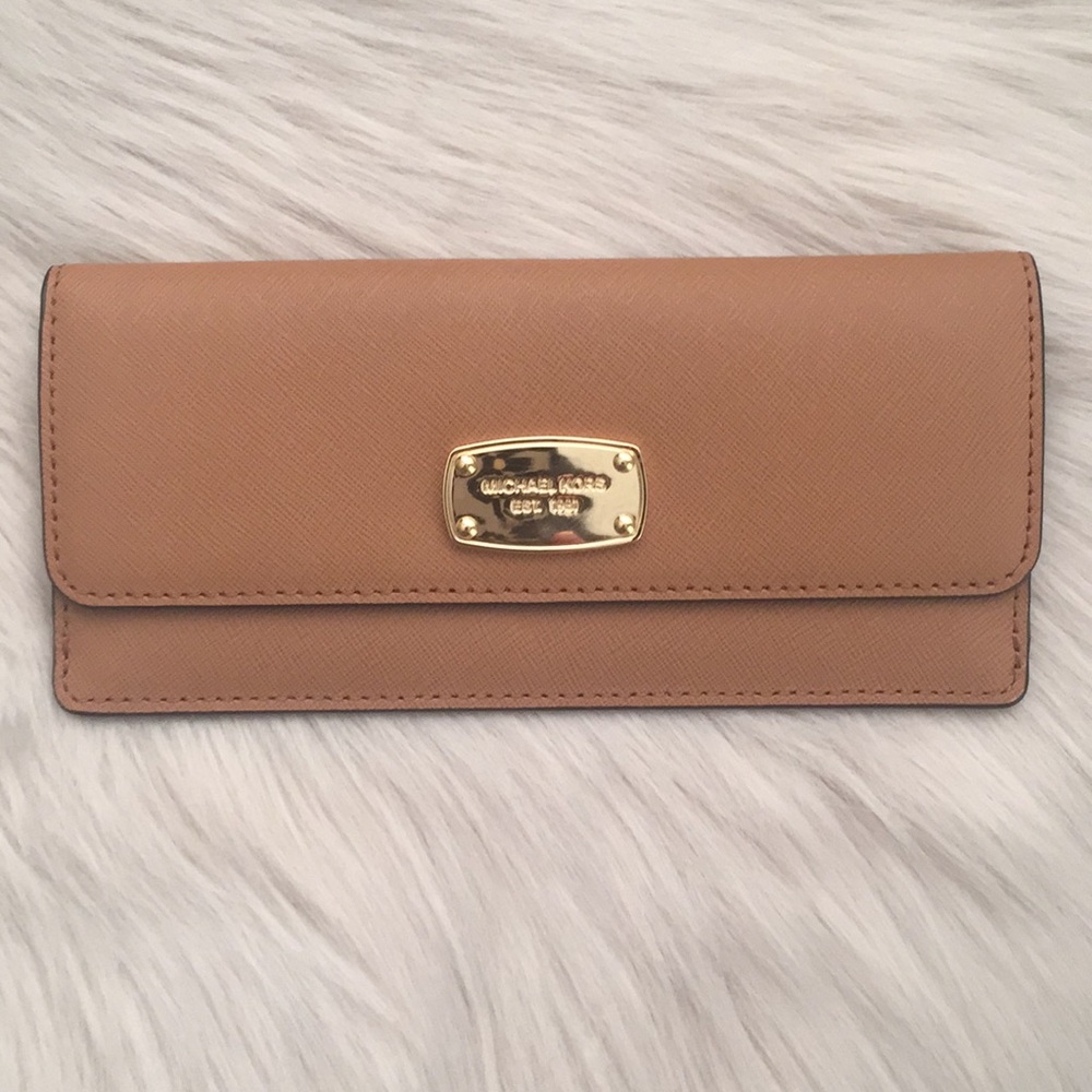 Authentic ✅Michael Kors Flat Leather Wallet